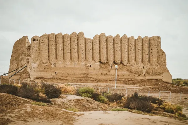 3-tägige Reise durch Turkmenistan: Darvaza, Aschgabat und das antike Merw
