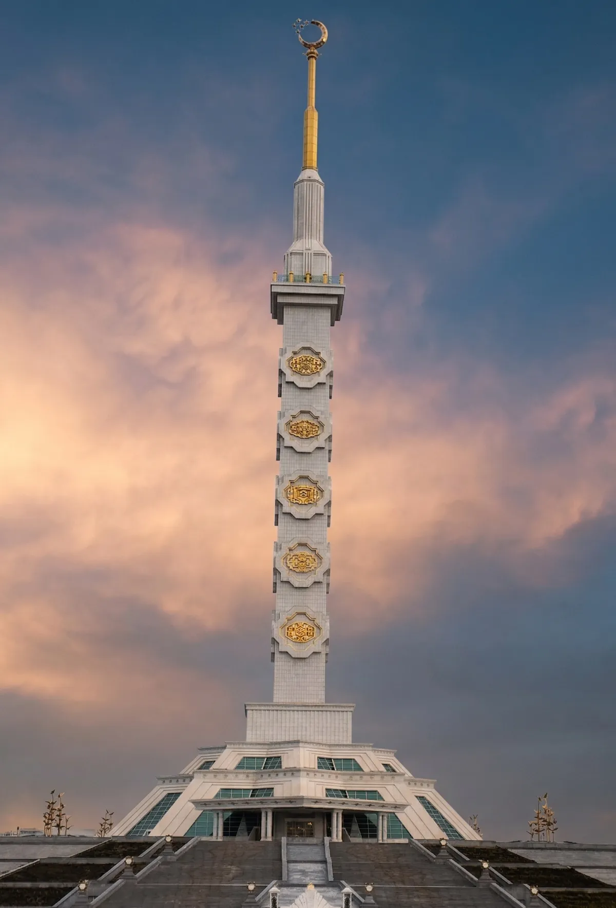 4-Day Turkmenistan Transit Tour: Farap, Merv, Ashgabat & Darvaza