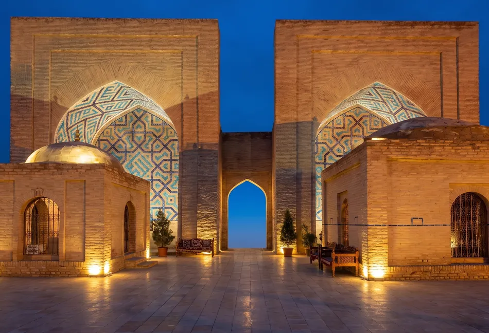 4-Day Turkmenistan Tour from Bukhara to Iran/Ashgabat: Merv, Darvaza, and Ashgabat